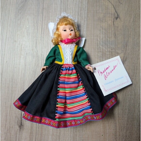Vintage Madame Alexander Sweden Girl Doll with Wrist Tag 8" No Box - Picture 2 of 6
